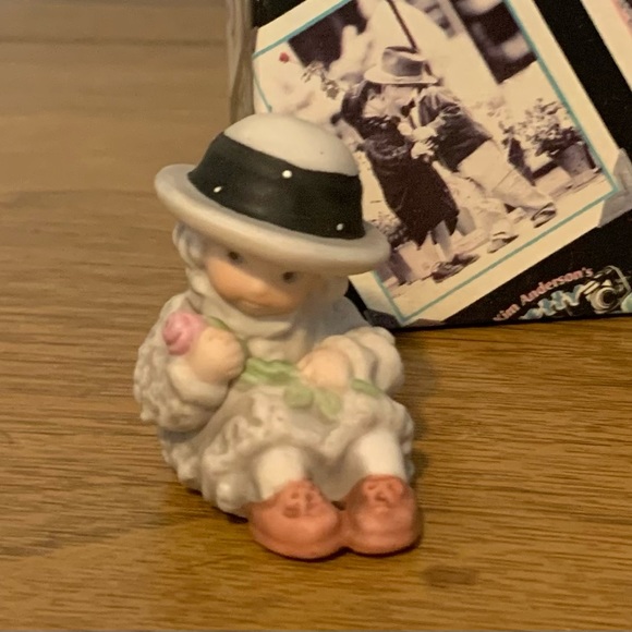 Kim Anderson’s «THINKING OF YOU...
BRINGS SWEET MEMORIES" GIRL SITTING,New - Picture 2 of 14